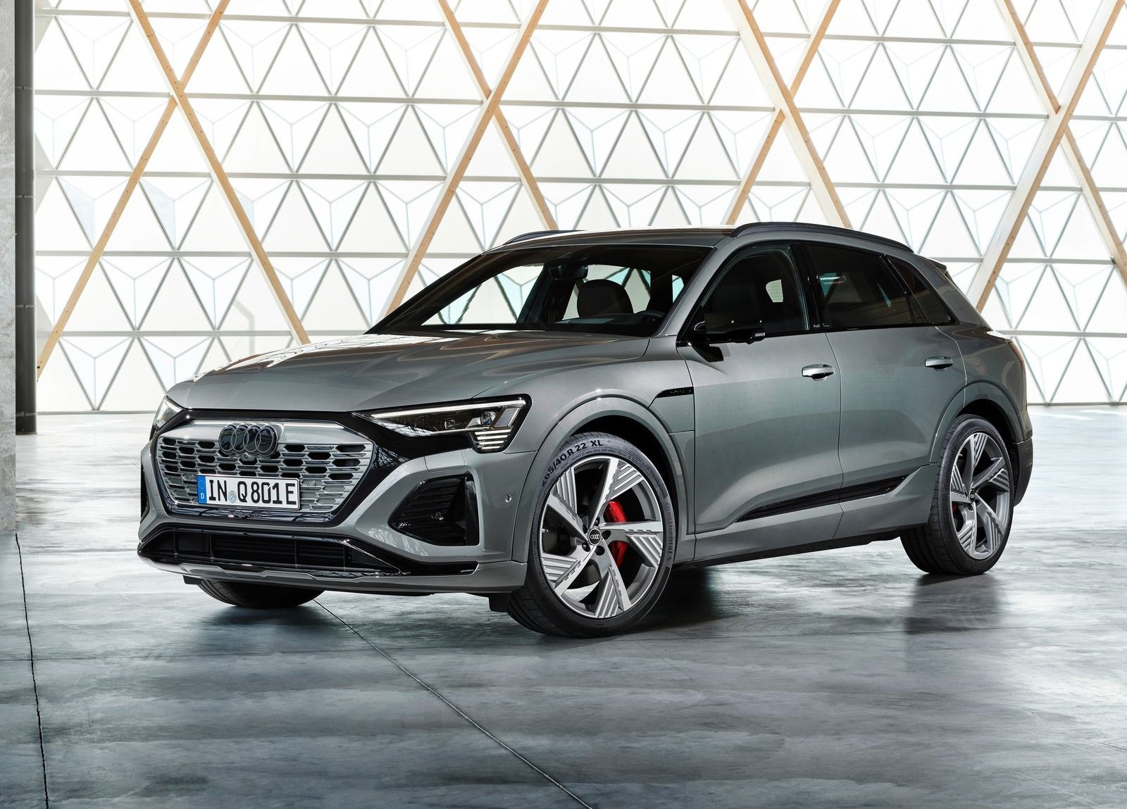 Read more about the article Audi Q8 e-tron 55 quattro 2022
