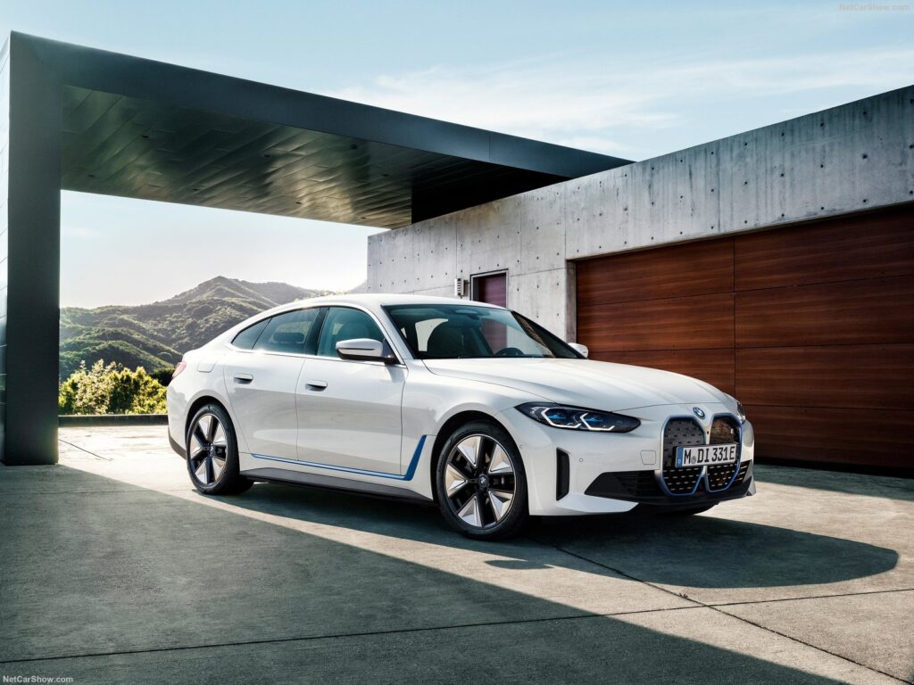 BMW-i4_2021-2022-Technical_Specification-Full_electric_BMW-i4_2021-2022-Exterior_EV_Database, Battery-Real_Range-Charging-Energy_Consuption-Demensions-and-Weight_Gallery