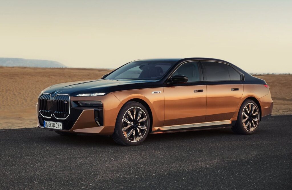 BMW-i7-M70-Technical_Specification-Full_electric_BMW-i7-M70-Exterior_EV_Database, Battery-Real_Range-Charging-Energy_Consuption-Demensions-and-Weight_Gallery