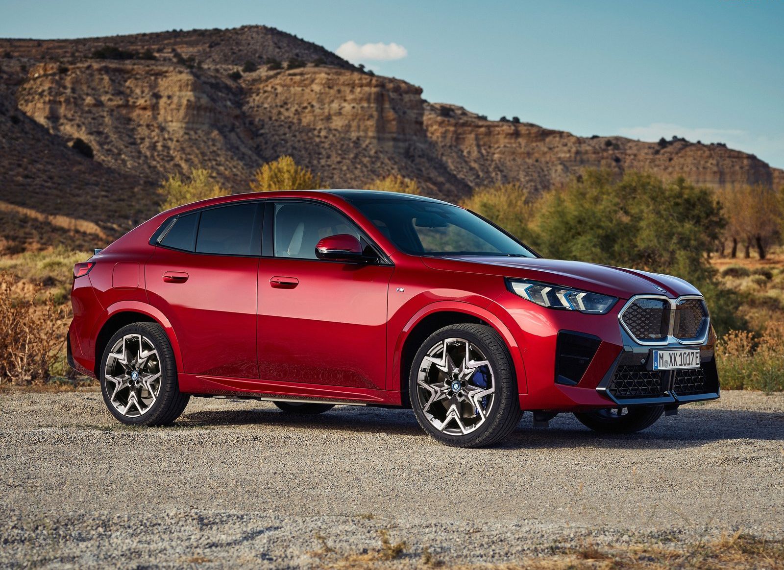 Read more about the article BMW iX2 eDrive20 2024