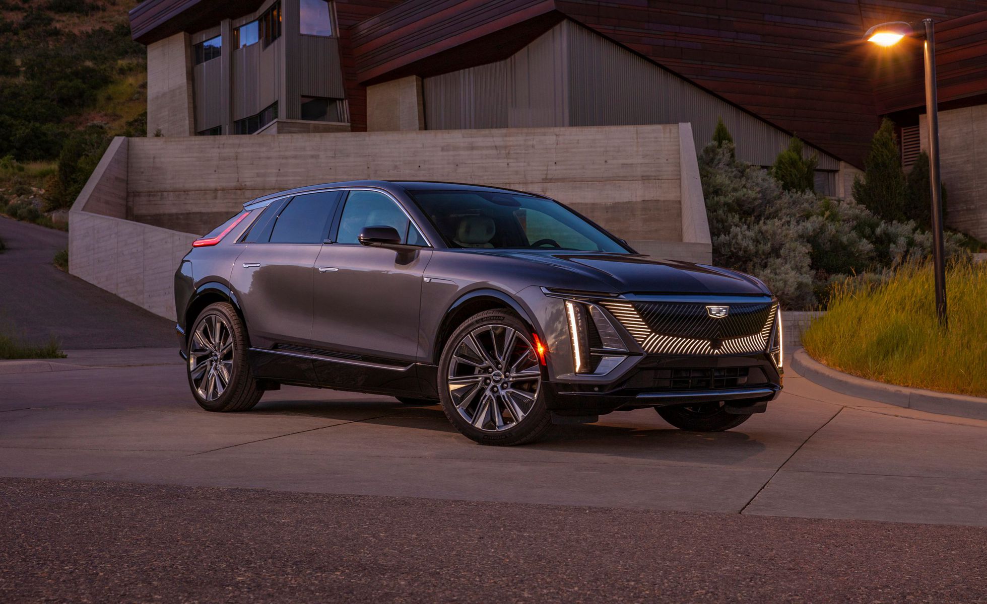 Read more about the article Cadillac Lyriq AWD 2025