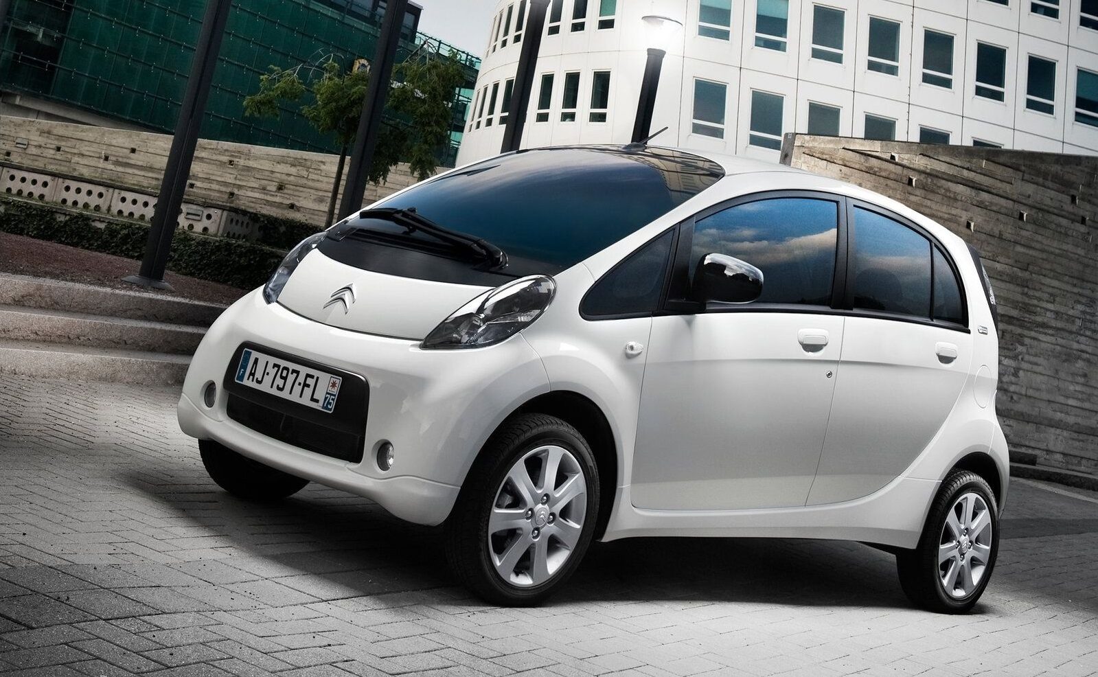 Read more about the article Citroen C-Zero 2011