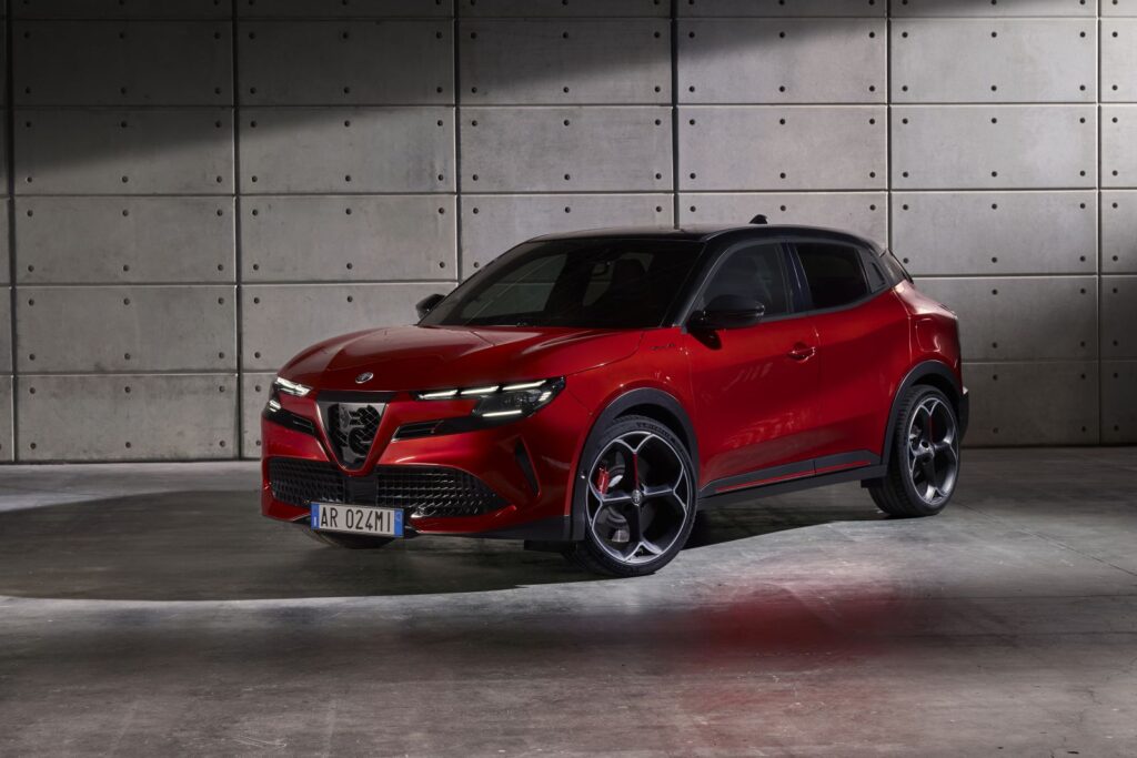 Alfa_Romeo_Junior_Elettrica-Electric_Cars-Technical_Specification-Full_electric-Alfa_Romeo_Junior_Elettrica-Electric-Exterior-EV_Database-Battery-Real_Range-Charging-Demensions-Weight-Gallery