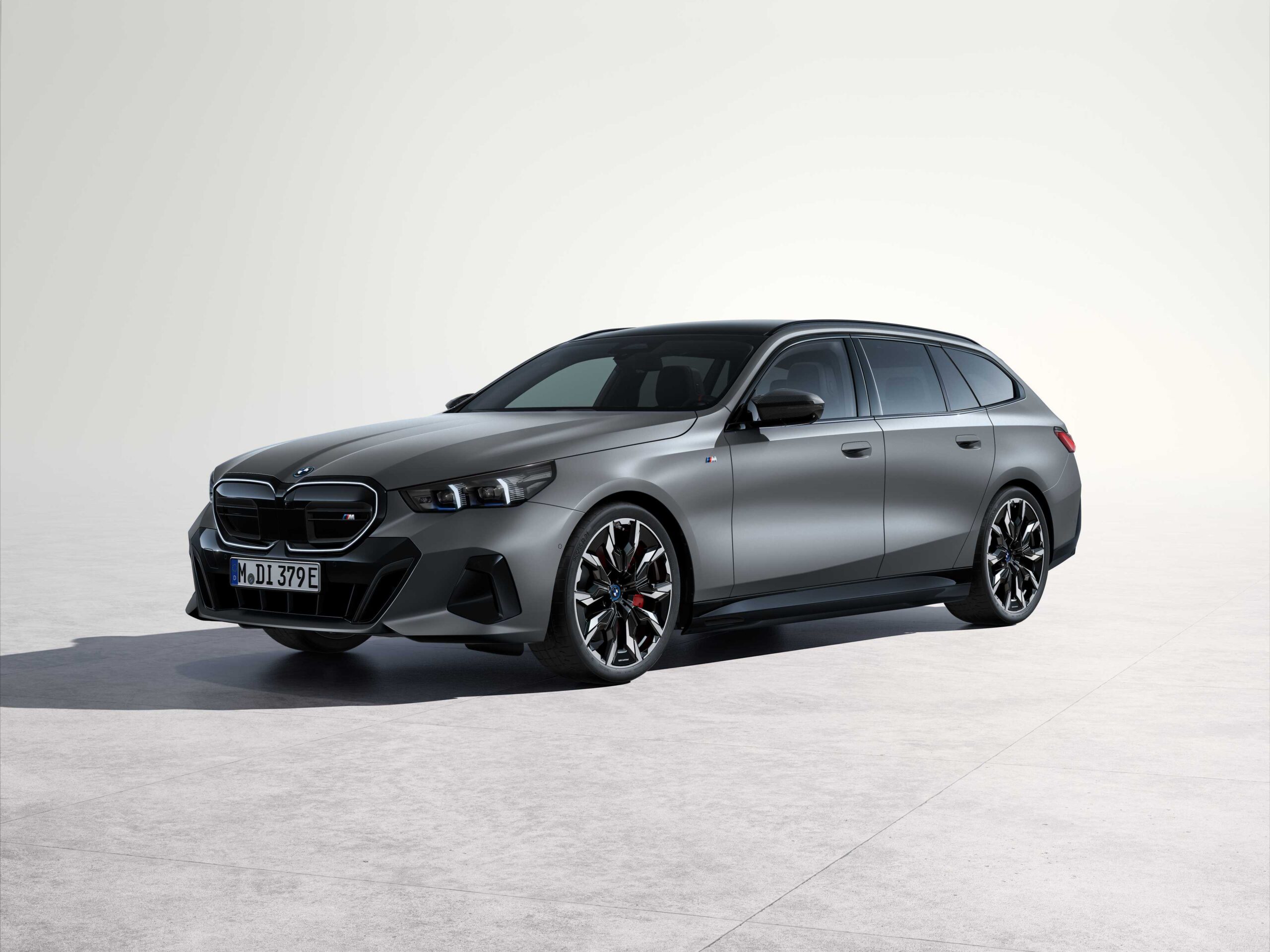 Read more about the article BMW i5 M60 xDrive Touring 2025