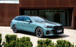 BMW i5 Touring Electric Cars Technical Specs Full-electric BMW i5 Touring Electric Exterior EV_Database Battery Real-Range Charging Dimensions Weight Gallery