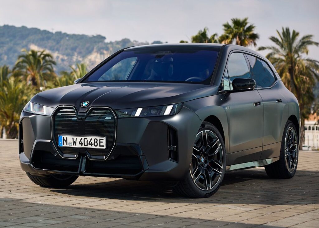 BMW iX M70 2025 Electric Cars Technical Specs Full-electric BMW iX M70 2025 Electric Exterior EV_Database Battery Real-Range Charging Dimensions Weight Gallery