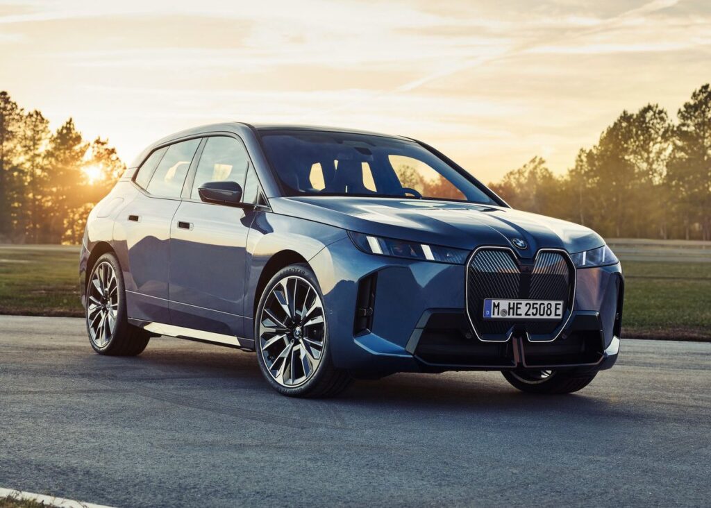 BMW iX xDrive 2025 Electric Cars Technical Specs Full-electric BMW iX xDrive 2025 Electric Exterior EV_Database Battery Real-Range Charging Dimensions Weight Gallery